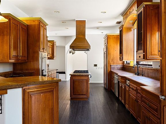 3rd image of 449 Quail Hill Ln