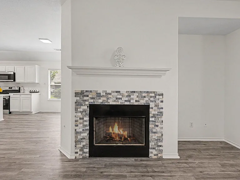 18314 Manorcliff Ln — Photo 12