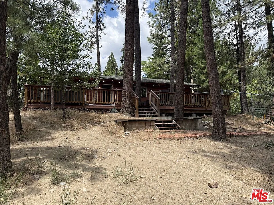 3 bed, 1.0 bath, 1083 sqft, $2,195 — Photo 3