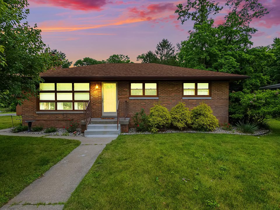 1st image of 1 Locust Pl