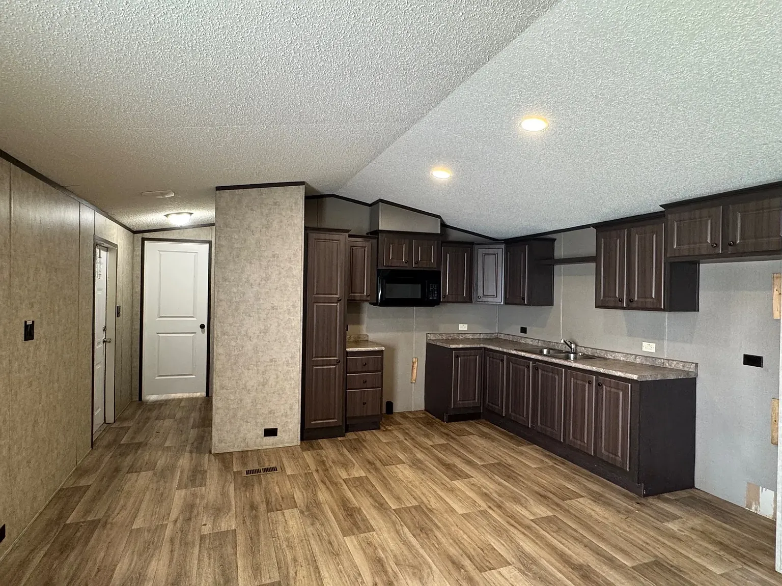 3 bed, 960 sqft, $799 — Photo 3