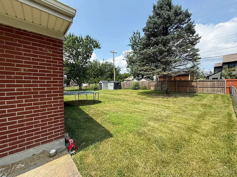 2526 Rochester Ave — Photo 11
