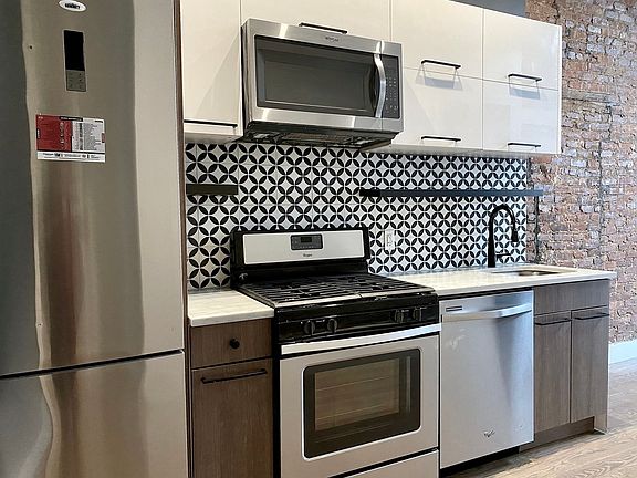2nd image of 364 Palmetto St #3RR