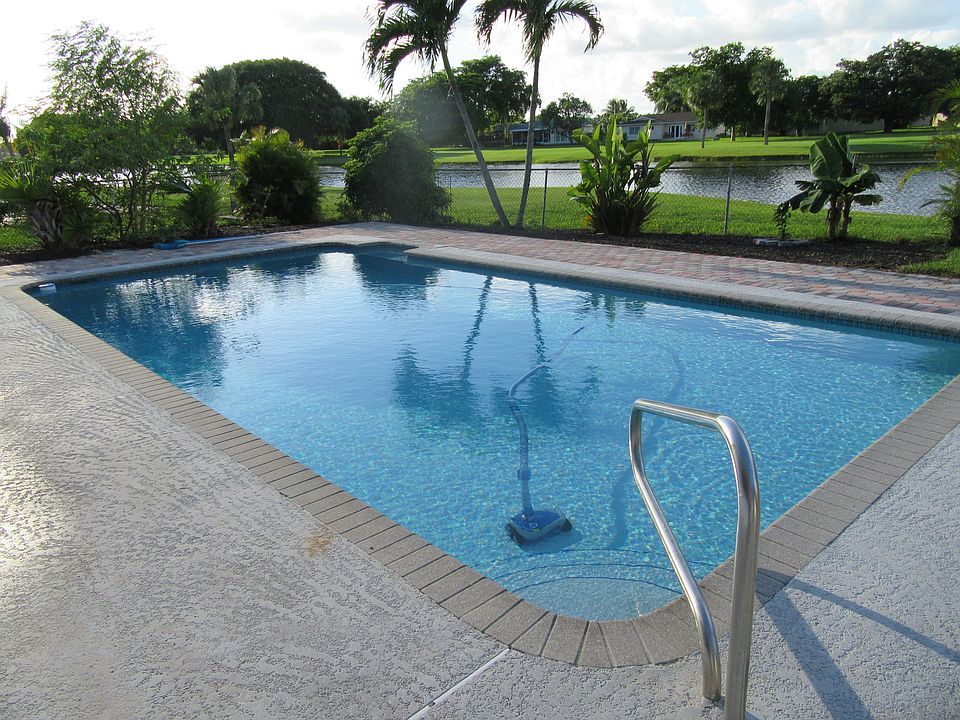 1st image of 6607 NW 80th Ct