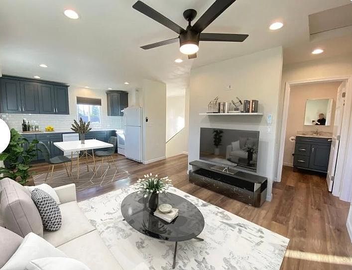 1st image of 7030 Whitaker Ave #7040