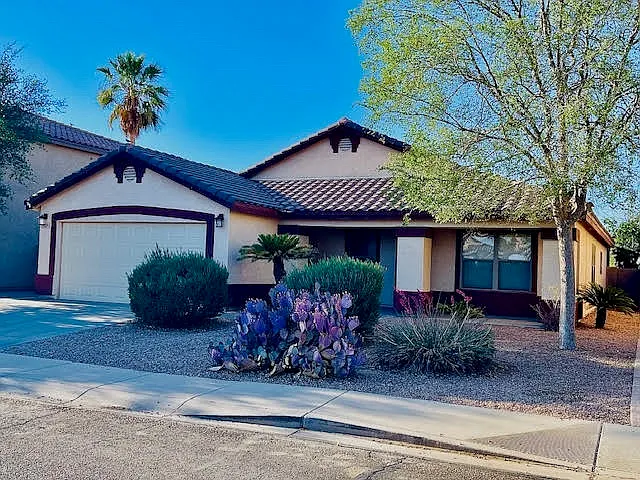 4 bed, 2177 sqft, $2,150 — Photo 2