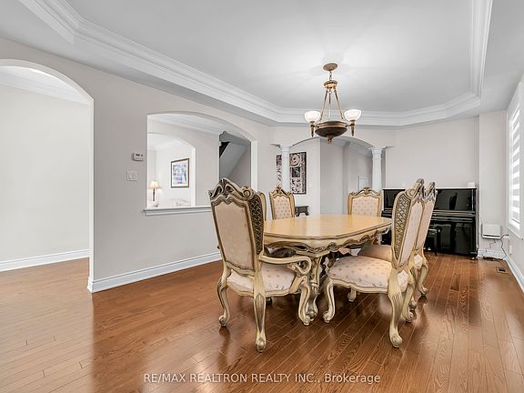 5th image of 20 Rock Elm Ct