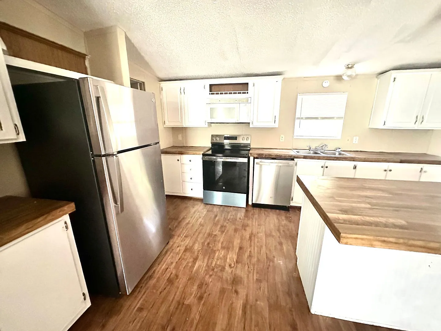 3 Bed, 2 Full Bath - Country Living on 1 Acre Near Alabama River — Photo 3