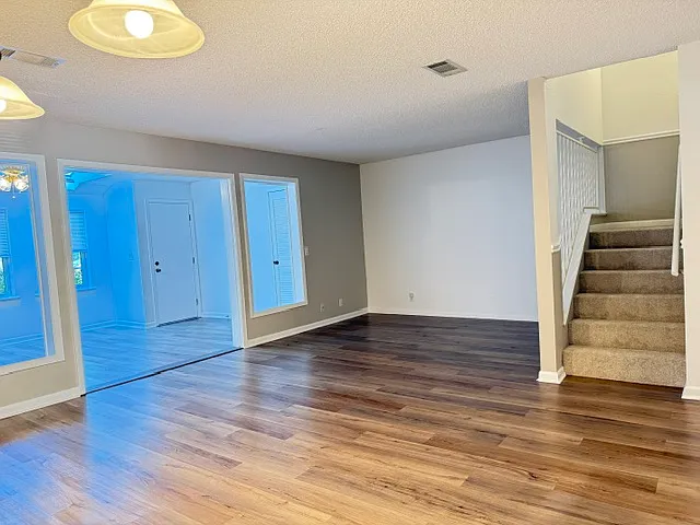 3 bed, 2.5 bath, 1728 sqft, $1,495 — Photo 3