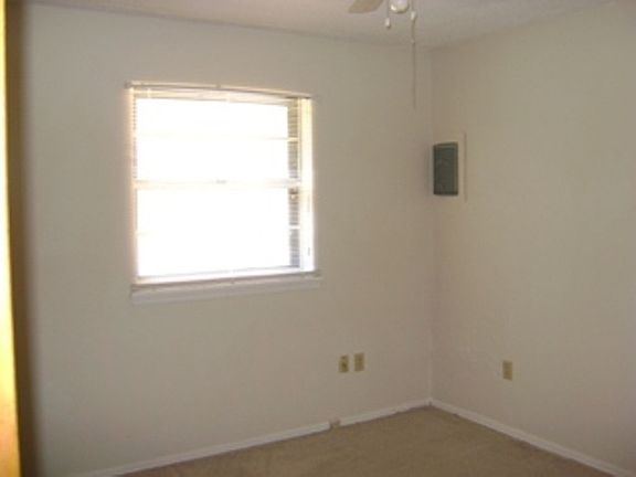 4th image of 135 NE Fullerton St
