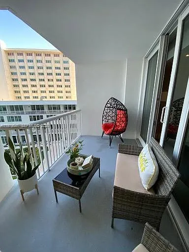 5401 Collins Ave #526 — Photo 19