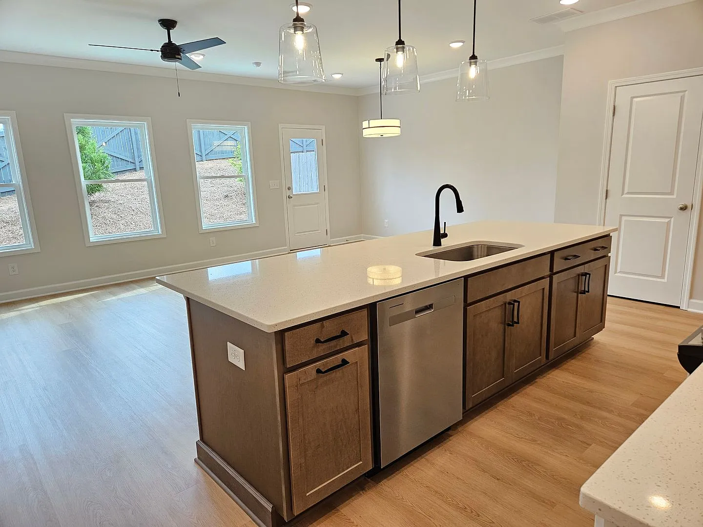 Don't miss out on this brand new 3 bed 2.5 bath Townhome located in Acworth — Photo 4