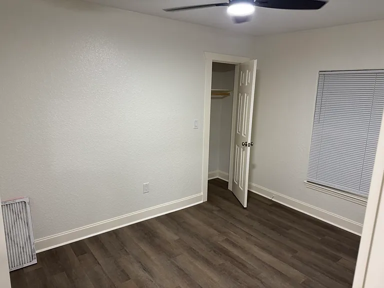 1011 N Valderas St — Photo 7