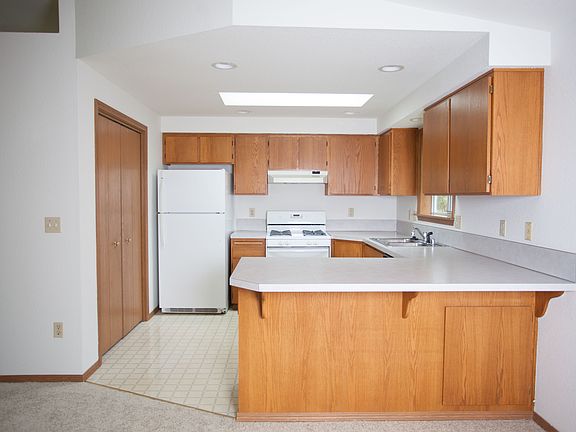 5th image of 5004 Normandy Dr SE