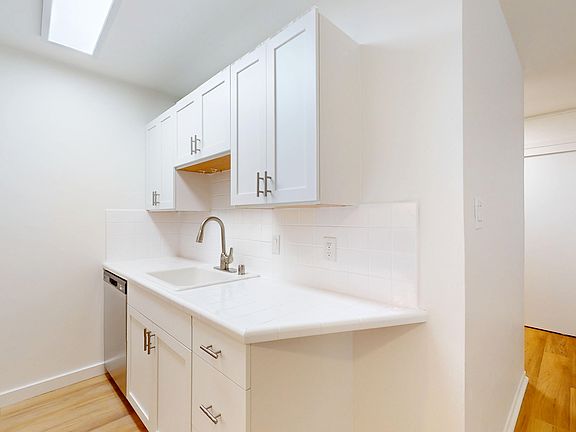 4th image of 2640 Greenwich St APT 204