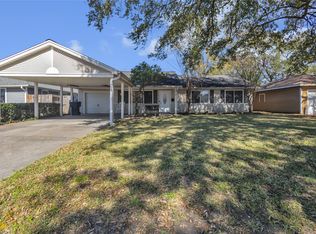 2848 Azalea Ln, Groves, TX 77619