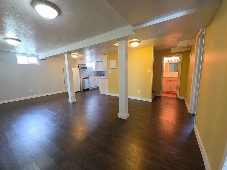 1221 E Crandall Ave #2 — Photo 6