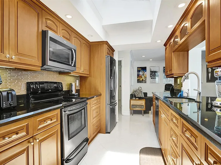 2051 Coral Reef Dr — Photo 10