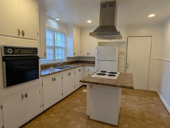 5th image of 540 N Park St
