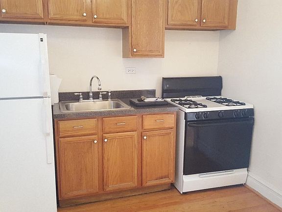 5th image of 901 Highland Ave APT 1