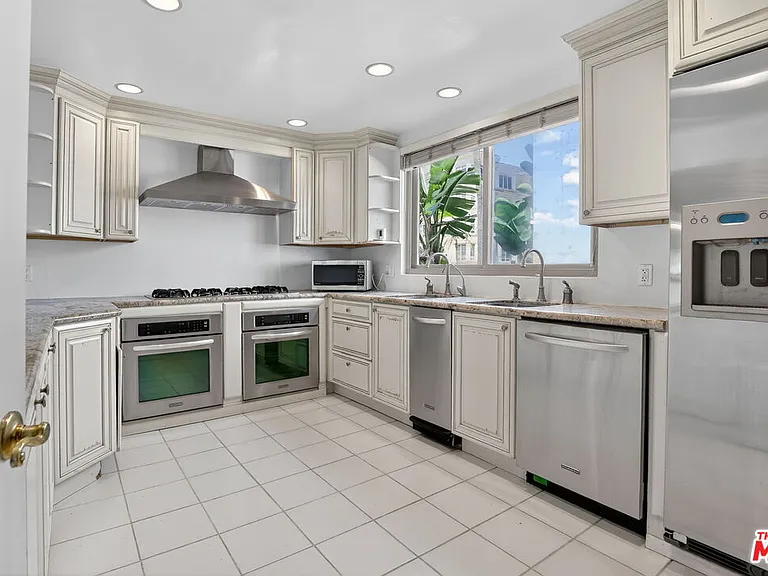 184 N Crescent Dr — Photo 20