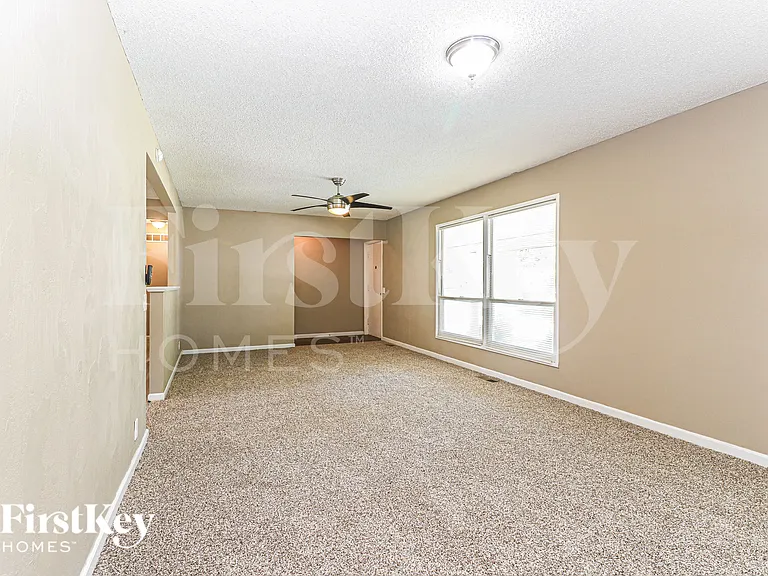 2110 Somerset Dr — Photo 4