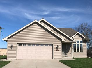 101 Hidden Ridges Way, Combined Locks, WI 54113
