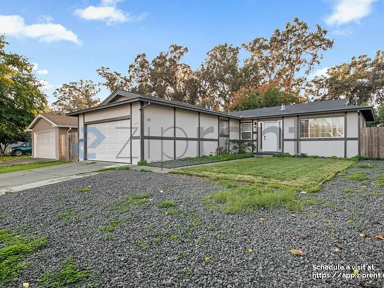 325 Falcon Dr — Photo 9