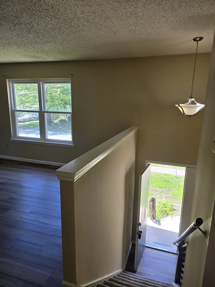 Building Photo - 131 Oak Dr