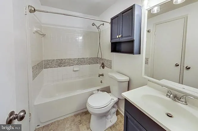 2268 Prince Of Wales Ct — Photo 14
