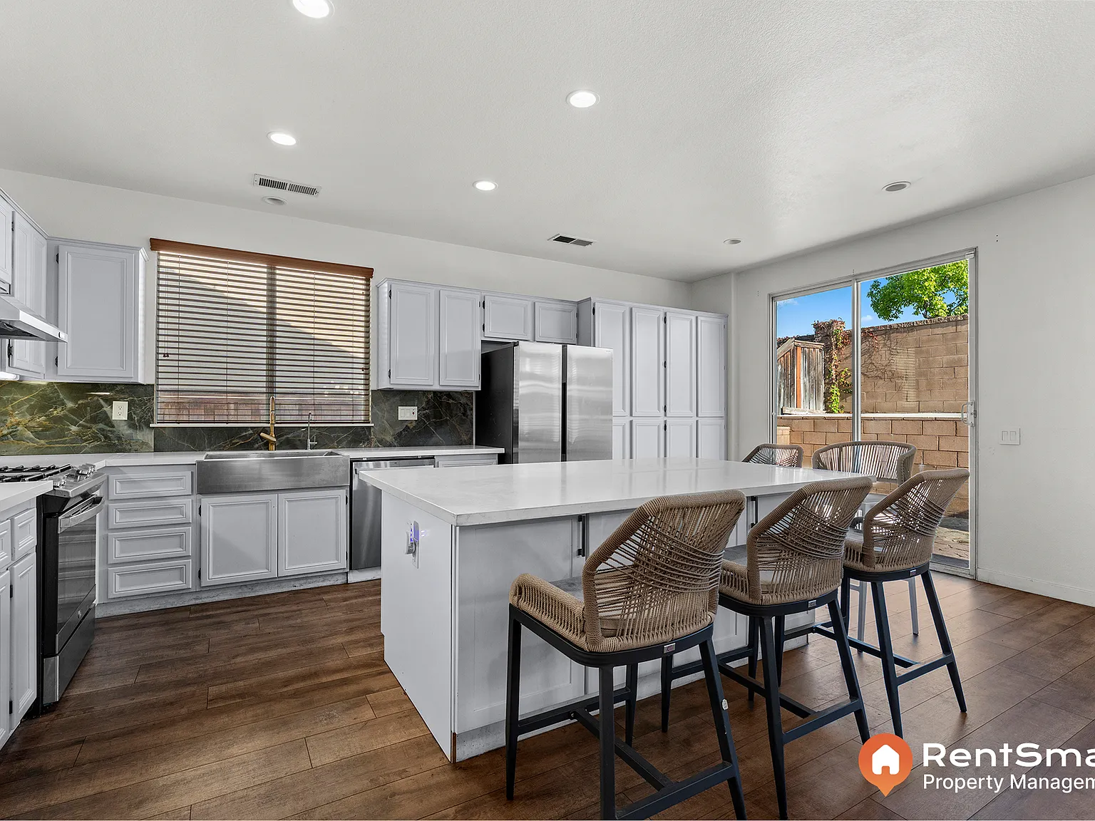 4 bed, 2294 sqft, $3,800 — Photo 4