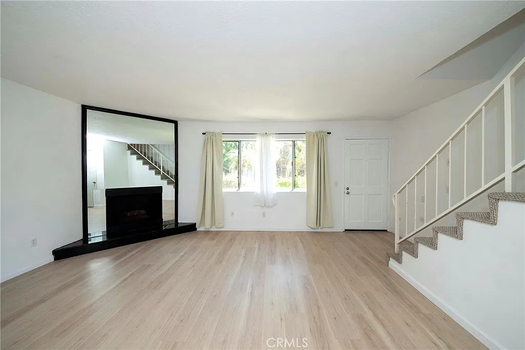 2 bed, 2.5 bath, 1254 sqft, $3,000 — Photo 3