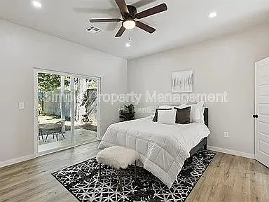 1951 NW 11th St — Photo 28