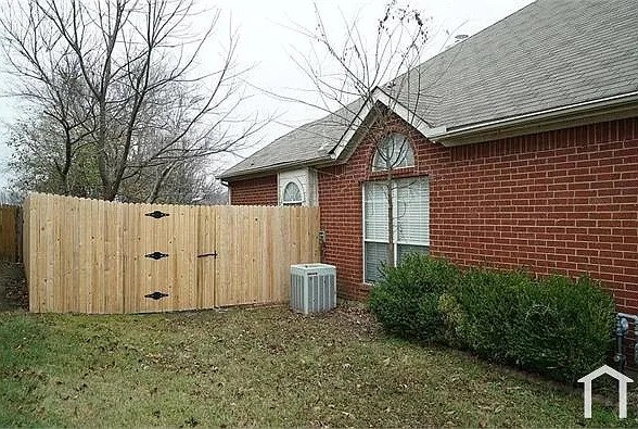 311 Fort Edward Dr — Photo 20
