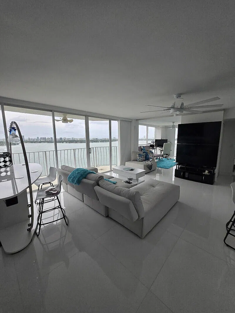 2 bed, 2.0 bath, 1061 sqft, $3,200 — Photo 2