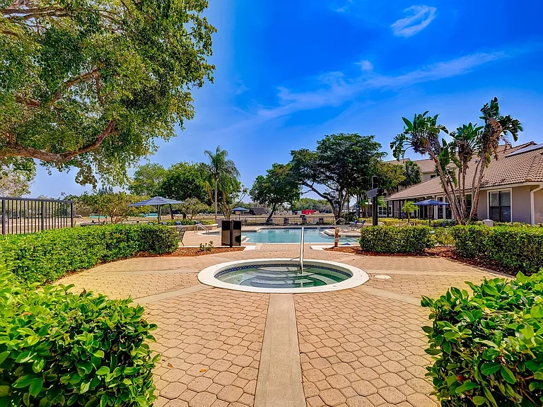Tuscany Pointe at Somerset Place Apartment Homes — Photo 20