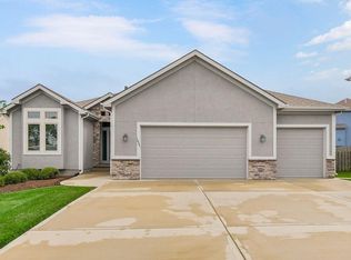 1609 Shadow Dr, Leavenworth, KS 66048