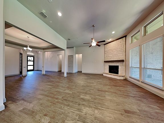 3rd image of 614 Summer Oaks Dr