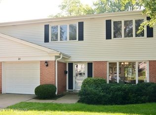 21 N Regency Dr E, Arlington Heights, IL 60004