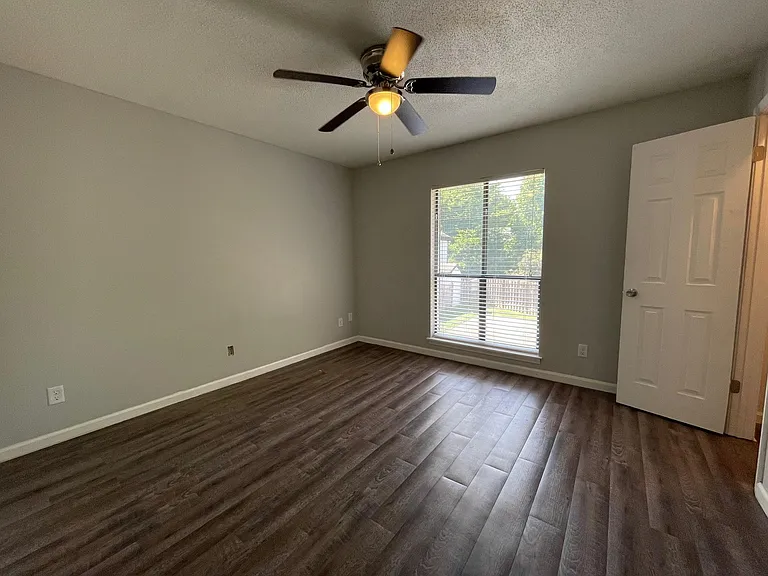 1030 N Montgomery St — Photo 13