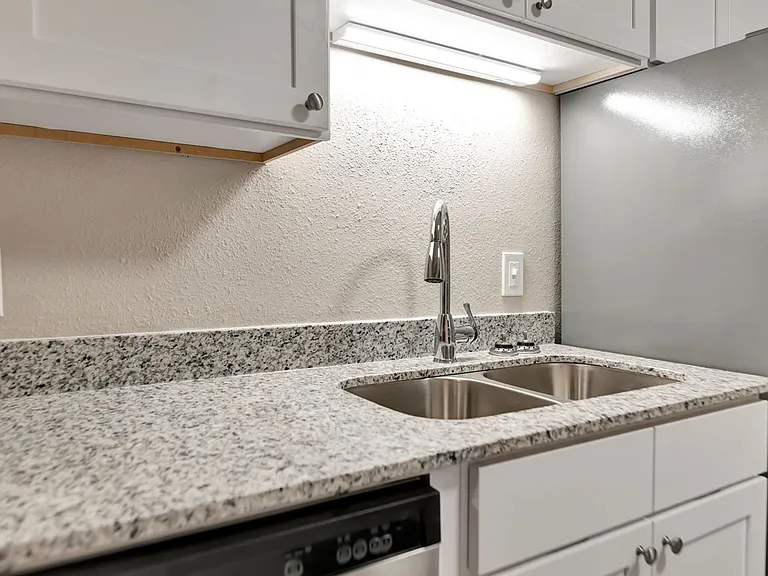 Creekside Apartments — Photo 13