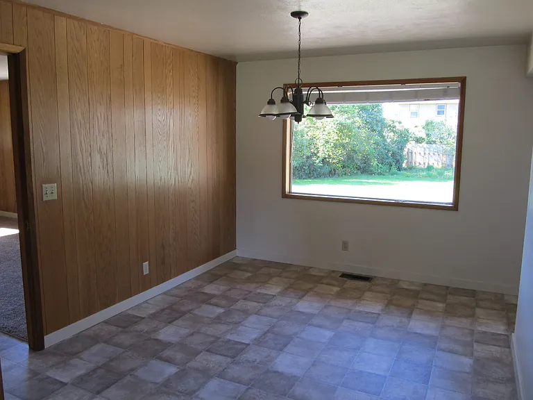 1509 E Avon Ave — Photo 4