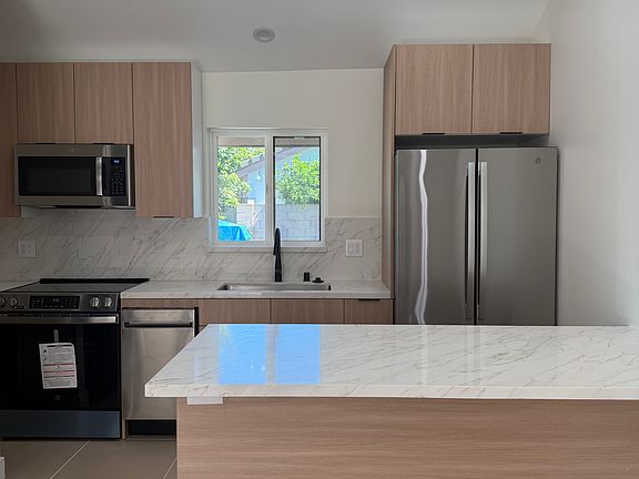4th image of 10092 Banbury Ave #B