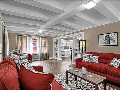 2nd image of 3141 Boulevard Pl