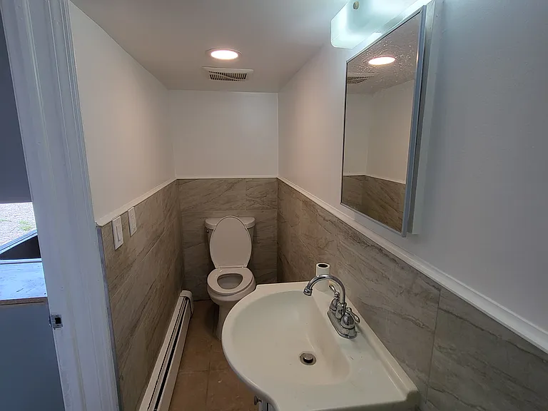 25 Manning Ave — Photo 5