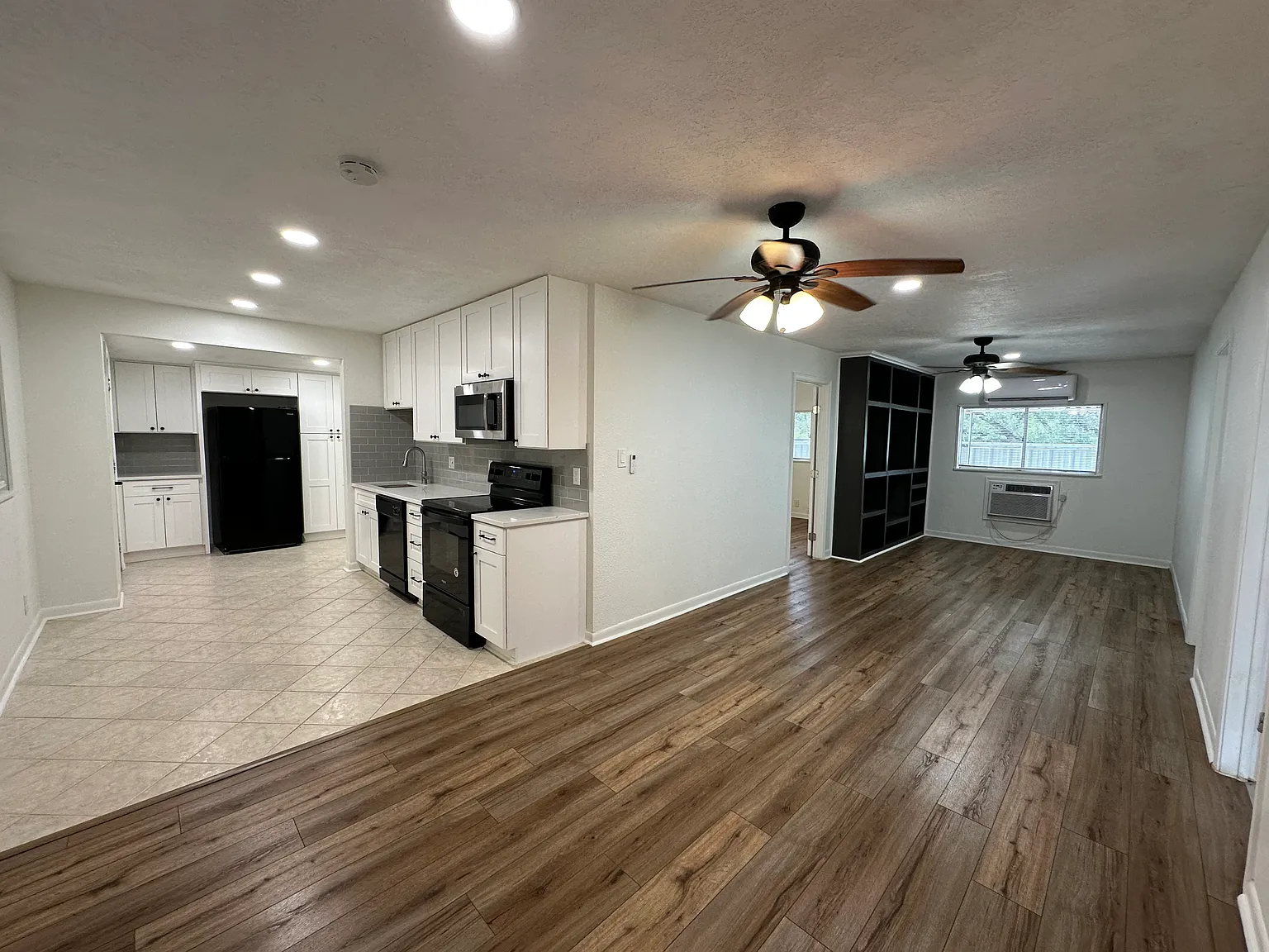 3 bed, 1055 sqft, $1,595 — Photo 4