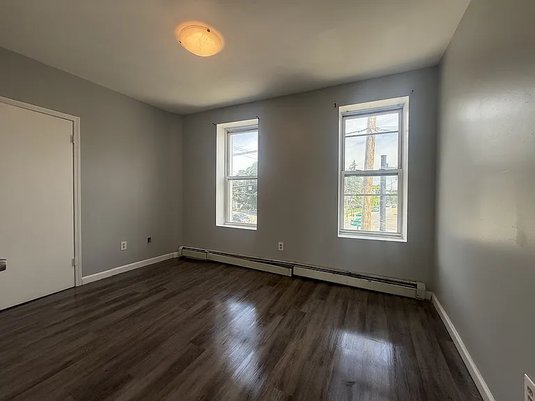300 Morton Ave #2 — Photo 5