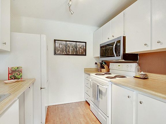 5th image of 4709 176th St SW APT C12