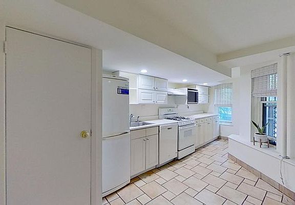 4th image of 439 E 87th St #1