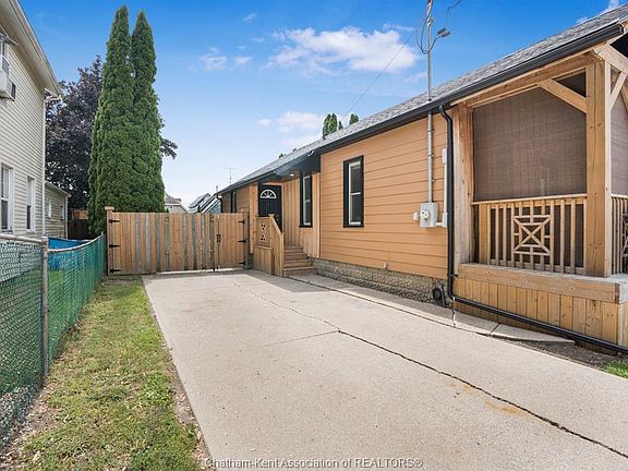 3rd image of 74 Barthe St